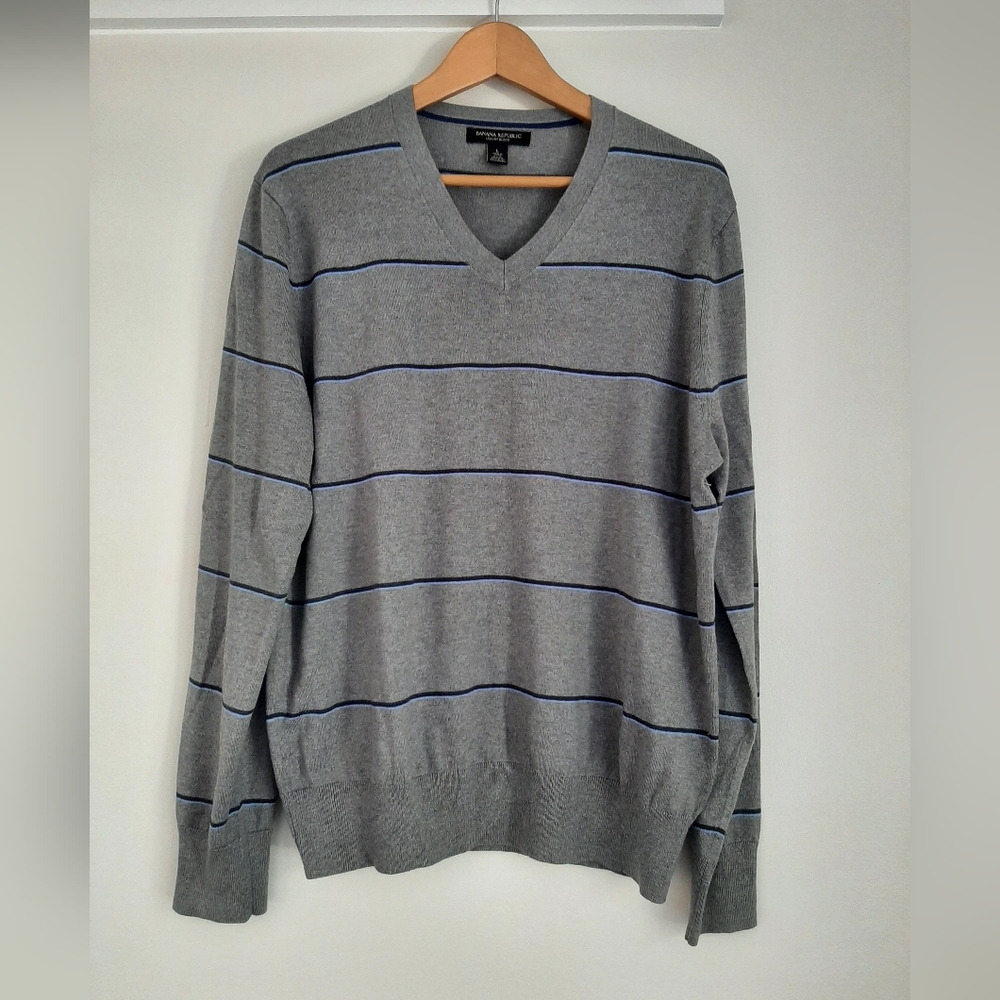 NWOT Banana Republic Men's V-neck Lightweight Sweater L